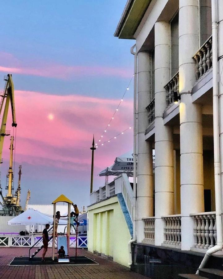 Новая Красивая Квартира. Cherkasy Exterior foto